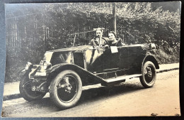 Carte Photo  Ancienne Voiture Tacot Renault Femme Au Volant - Automobiles