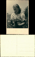 Fotokunst Junge Frau Beim Blumen Pflücken, Stimmungbild Photo 1940 Privatfoto - Personen