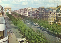 *CPM - 75 - PARIS  - L'Avenue Des Champs-Elysées Et L'Arc De Triomphe - Champs-Elysées