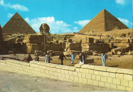 *CPM - EGYPTE - GIZEH - Le Grand Sphinx Et Les Pyramides De Kéops Et De Kephren - Gizeh