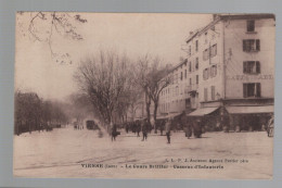 CPA - 38 - Vienne - Le Cours Brillier - Caserne D'Infanterie - Animée - Circulée En 1918 - Vienne