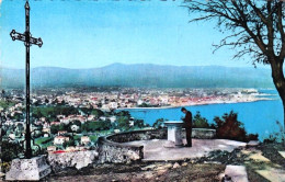 06 -  ANTIBES - Vue Generale Prise De La Garoupe - La Table D'orientattion - Antibes - Old Town