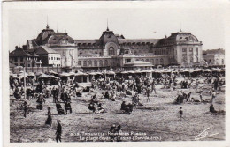 14 - TROUVILLE - La Plage Devant Le Casino - Trouville