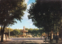 13 - AIX En PROVENCE - La Grande Fontaine De La Place Jeanne D'Arc - Aix En Provence