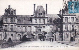 77 - FONTAINEBLEAU - Esclier Du Fer A Cheval Et Facade Du Chateau - Fontainebleau