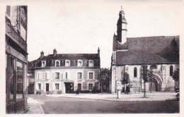 41 - Loir Et Cher - COUR CHEVERNY - Vue Vers L' Hotel Des Trois Marchands - Autres & Non Classés