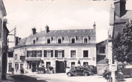 41 - Loir Et Cher - COUR CHEVERNY - Place De L Eglise Et Hotel Des Trois Marchands - Other & Unclassified