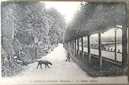 C. P. A. : 53 : CHATEAU GONTIER : Le Jardin Anglais, Animé, Chien - Chateau Gontier