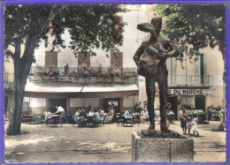 Carte Postale 06. Vallauris  Statut L'Homme Au Mouton Sculpture De Picasso  Très Beau Plan - Vallauris