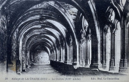 CPA (Haute Loire). Abbaye De La CHAISE-DIEU, Le Cloître (n°28) - La Chaise Dieu