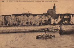 76 , Cpa DIEPPE , 84 , Le "Remoulus" Sortant Du Port Pour Une Promenade En Mer  (10846.S4) - Dieppe