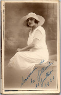 CP Carte Photo D'époque Photographie Vintage Femme Jeune Jolie Mode Chapeau - Unclassified
