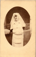 CP Carte Photo D'époque Photographie Vintage Femme Infirmière Hopital Nurse - Unclassified