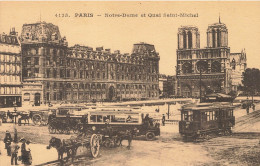 P6-75--PARIS NOTRE-DAME ET QUAI SAINT-MICHEL CP ANIMEE TRAMWAY ATTELAGES BUS - Notre Dame Von Paris