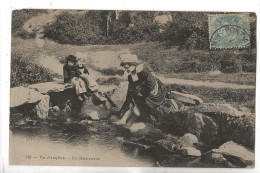 Pont-Aven (29) : GP D'une Femme Se Lavant Les Pieds Dans La Rivière En 1906 (animé) PF. - Pont Aven