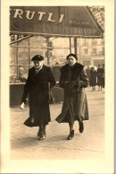 CP Carte Photo D'époque Photographie Vintage Marche Rue Mode Femme - Unclassified
