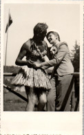 CP Carte Photo D'époque Photographie Vintage Couple Drôle Gag Maillot De Bain  - Couples