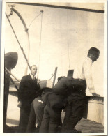 Photographie Photo Vintage Snapshot Anonyme Bateau Pont Paquebot Transatlantique - Schiffe