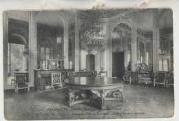 VERSAILLES  78    Carte Non Circulée Grand Trianon  Salon Des Glaces-Table Du Conseil Des Ministres Mesurant 2m80 - Versailles (Château)