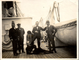 Photographie Photo Vintage Snapshot Anonyme Bateau Paquebot Transatlantique Pont - Schiffe