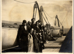 Photographie Photo Vintage Snapshot Anonyme Bateau Paquebot Transatlantique Pont - Boats