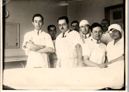 Photographie Photo Vintage Snapshot Anonyme Hopital Médecin Médecine  - Professions