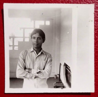 Photo Ancienne, Portrait D'un Beau Jeune Homme "With Love From Ahmed, 15 Juillet 1973" / Asie Du Sud - Personnes Anonymes
