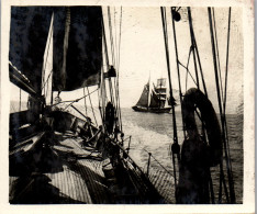 Photographie Photo Vintage Snapshot Anonyme Bateau Marin Marine Voilier Voile - Boats