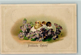12076031 - Ostereier Drei Kueken Schluepfen Aus Einem Ei - Easter