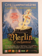 MERLIN L'ENCHANTEUR - Epée / Magicien - Carte Publicitaire Spectacle Cité Amphithéatre Lyon - Märchen, Sagen & Legenden