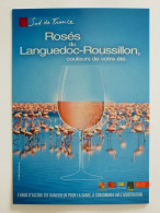 FLAMANT ROSE / Verre De Vin Rosé Du Languedoc Roussillon , Avec Flamants Roses En Arrière Plan - Carte Publicitaire - Birds