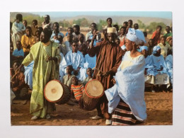 MALI / AFRIQUE - BAMAKO - DANSE FOLKLORIQUE - Homme Avec Tambour - Danses