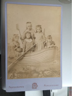 PHOTO MONTAGE Enfants Dans Un Bateau Photographie Morlaisienne - Old (before 1900)