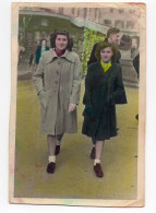 Snapshot Superbe Rue Marcheur Passant Femme Fille Teen Ado Colorisé Hand Tinted 1949 Id PLACE PUGET Toulon ? Rare - Anonieme Personen