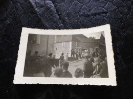 P-955 , Photo , Défilé D'un Régiment D'une Compagnie Muletière Devant Le Café Du Centre - Krieg, Militär