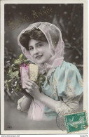 Portrait De Femme Avec Bouquet De Gui - Bonne Année - Femmes