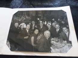 P-971 , Photo , Cité D'Antain, Paris IXeme, La Table Du Roy, Photo D'un Dîner, Printemps 1953 - Places