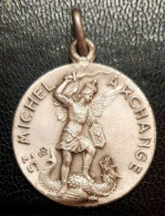 Magnifique Médaillon ! Médaille Religieuse Milieu XXe "Saint Michel Terrassant Le Dragon / Mont St Michel" - Religion & Esotericism