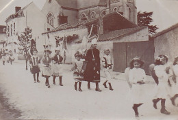 LE VOIDE 1913 MAINE ET LOIRE FETE CORTEGE PHOTO ORIGINALE 8 X 6 CM - Plaatsen