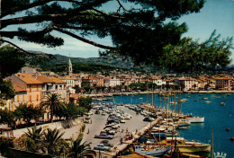 83 , Cpm  SANARY Sur MER , 83.123/23 , Une échappée Sur Le Port (13053) - Sanary-sur-Mer