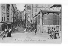 BAYONNE - La Rue De La Poissonnerie Et Les Halles - Très Bon état - Bayonne