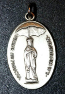 Pendentif Médaille Religieuse "Notre-Dame Des Laves / Vierge Au Parasol - Ile De La Réunion" Religious Medal - Religion &  Esoterik