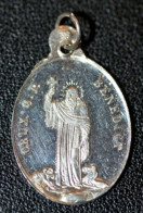 Très Belle Petite Médaille D'exorcisme Argent 800 Fin XIXe "Saint Benoit" Silver Religious Medal - Godsdienst & Esoterisme