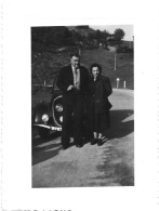 Photo Originale -  Couple, à Côté De Leur Automobile Citroën, Années 1950 - Automobiles