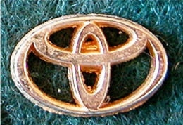 PIN'S " TOYOTA " DORÉ _DP185 - Toyota