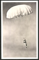AK Fallschirmspringer Vor Der Landung  - Parachutespringen