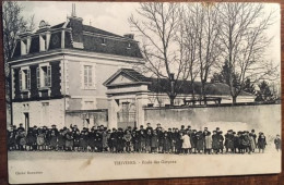 Cpa  24 Thiviers, Ecole Des Garçons, Animée, Cliché Bonneton - Thiviers