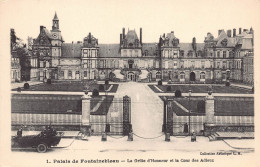77 - Palais De FONTAINEBLEAU - La Grille D'Honneur Et La Cour Des Adieux - Fontainebleau