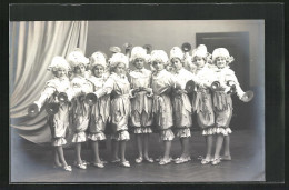 AK Mädchen In Verkleidung Beim Fasching  - Carnevale