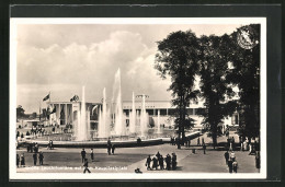 AK Düsseldorf, Ausstellung Schaffendes Volk 1937, Grosse Leuchtfontäne Auf Dem Hauptfestplatz  - Ausstellungen